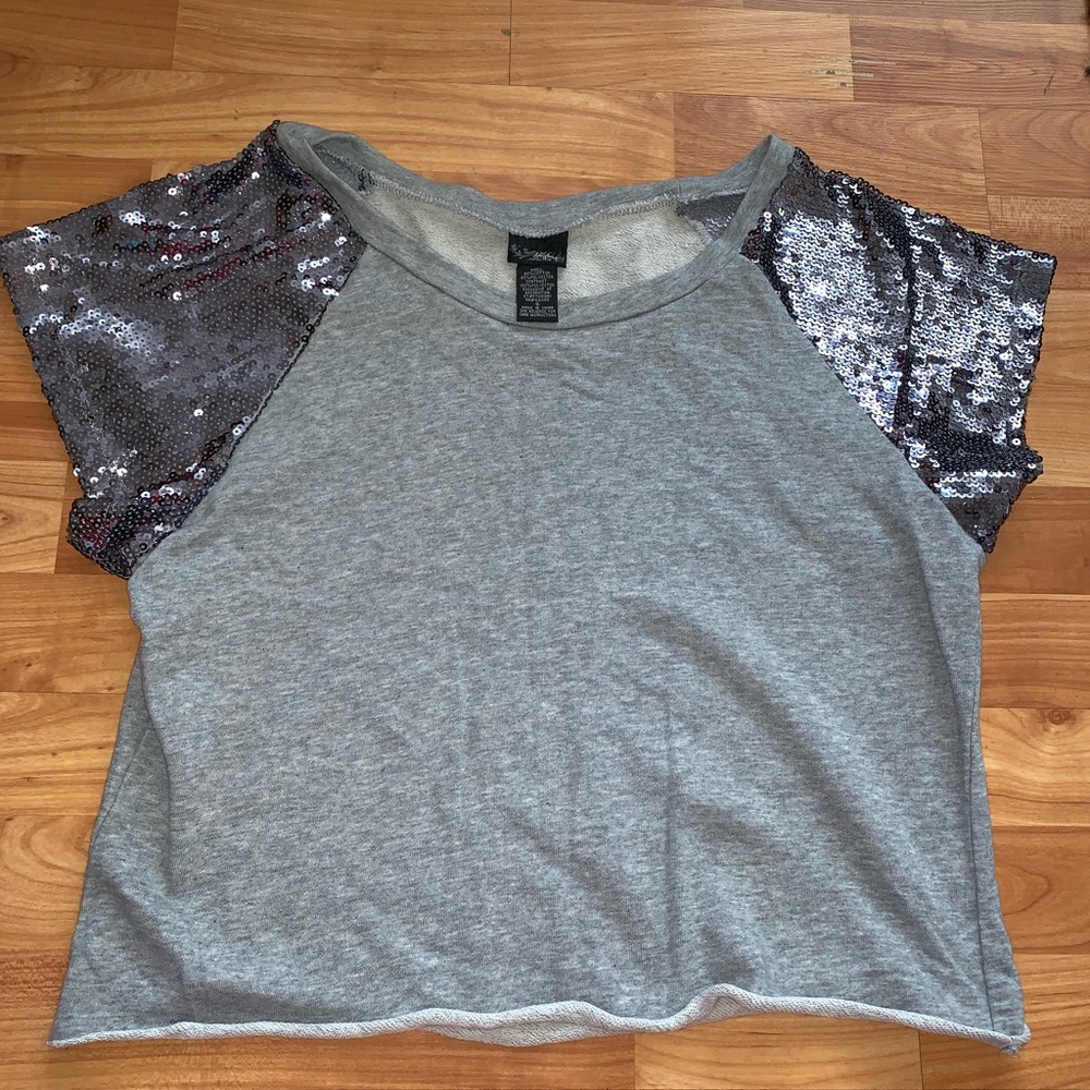 Sequin sleeves cropped shirt